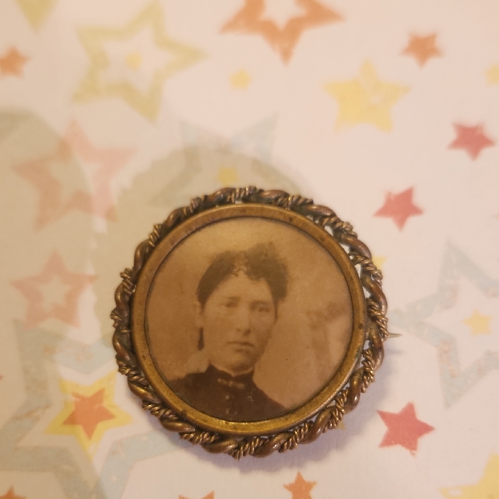Vintage Gold-Tone Brooch
